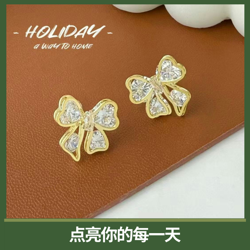 蝴蝶结耳钉