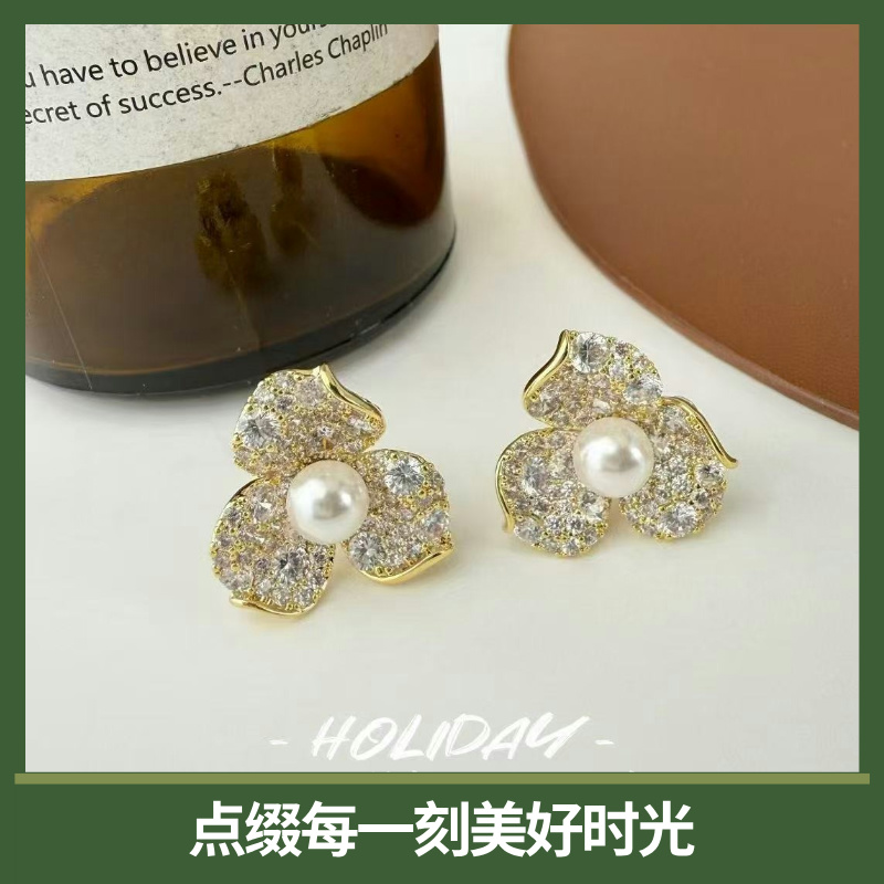 花瓣珍珠耳钉