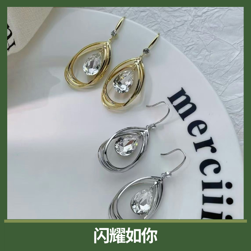 水滴形水晶耳环